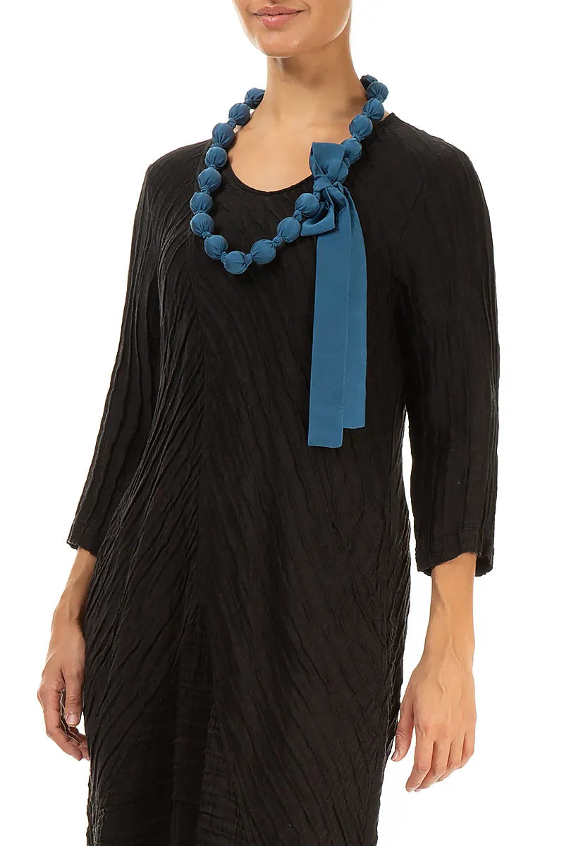 Azurblaue Halskette mit Seidenperlen