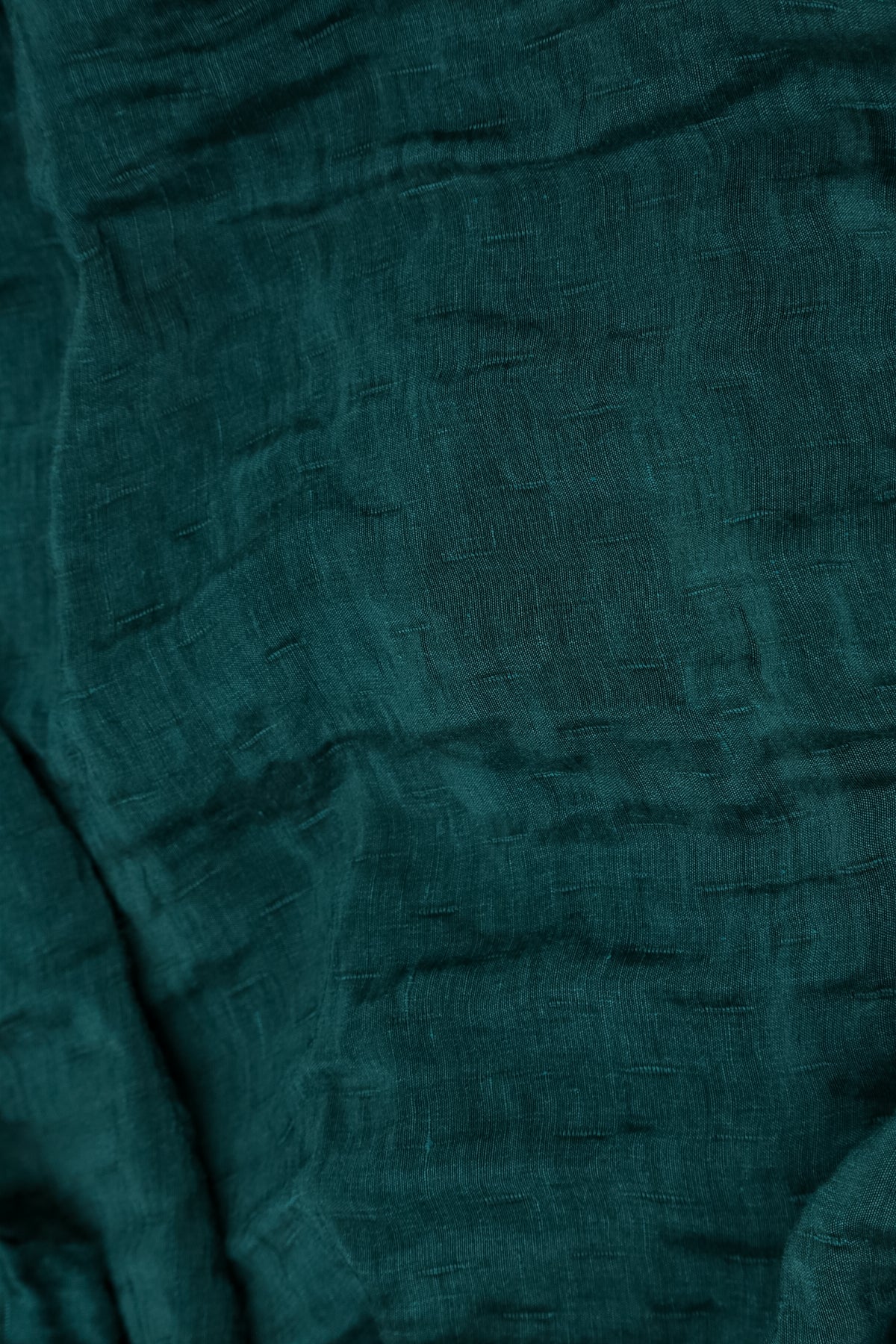 Robe en lin et soie à texture ballon et motif paon