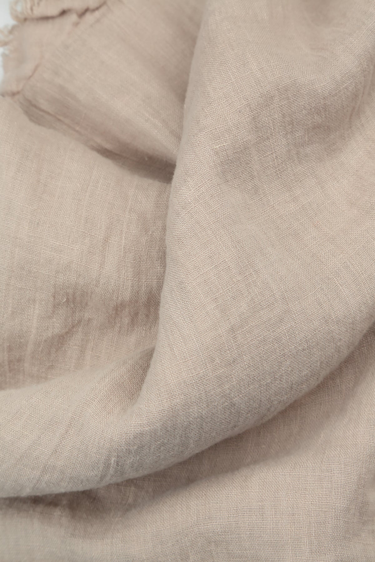 Beigefarbener Leinen-Gaze-Schal