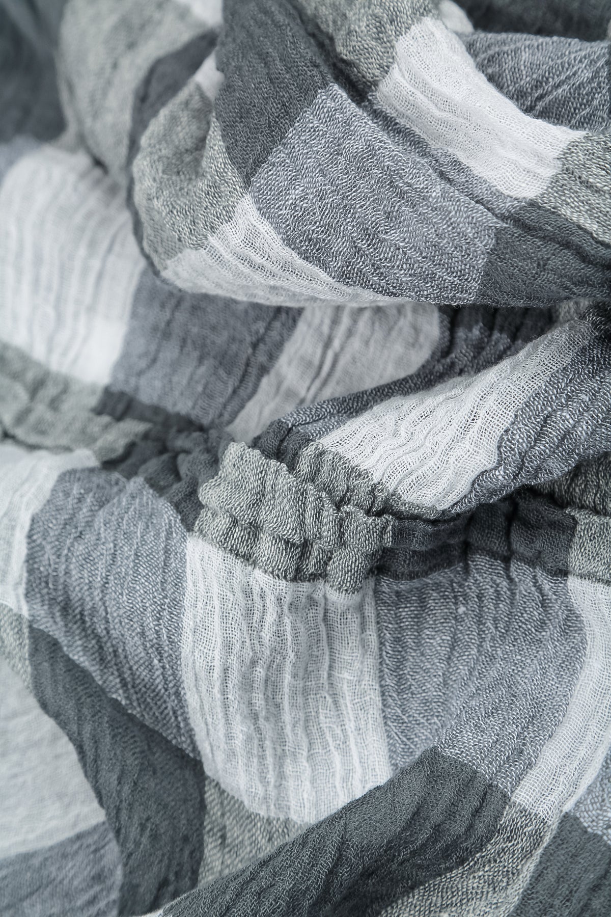 Chemisier carré en gaze de lin blanc à grands carreaux