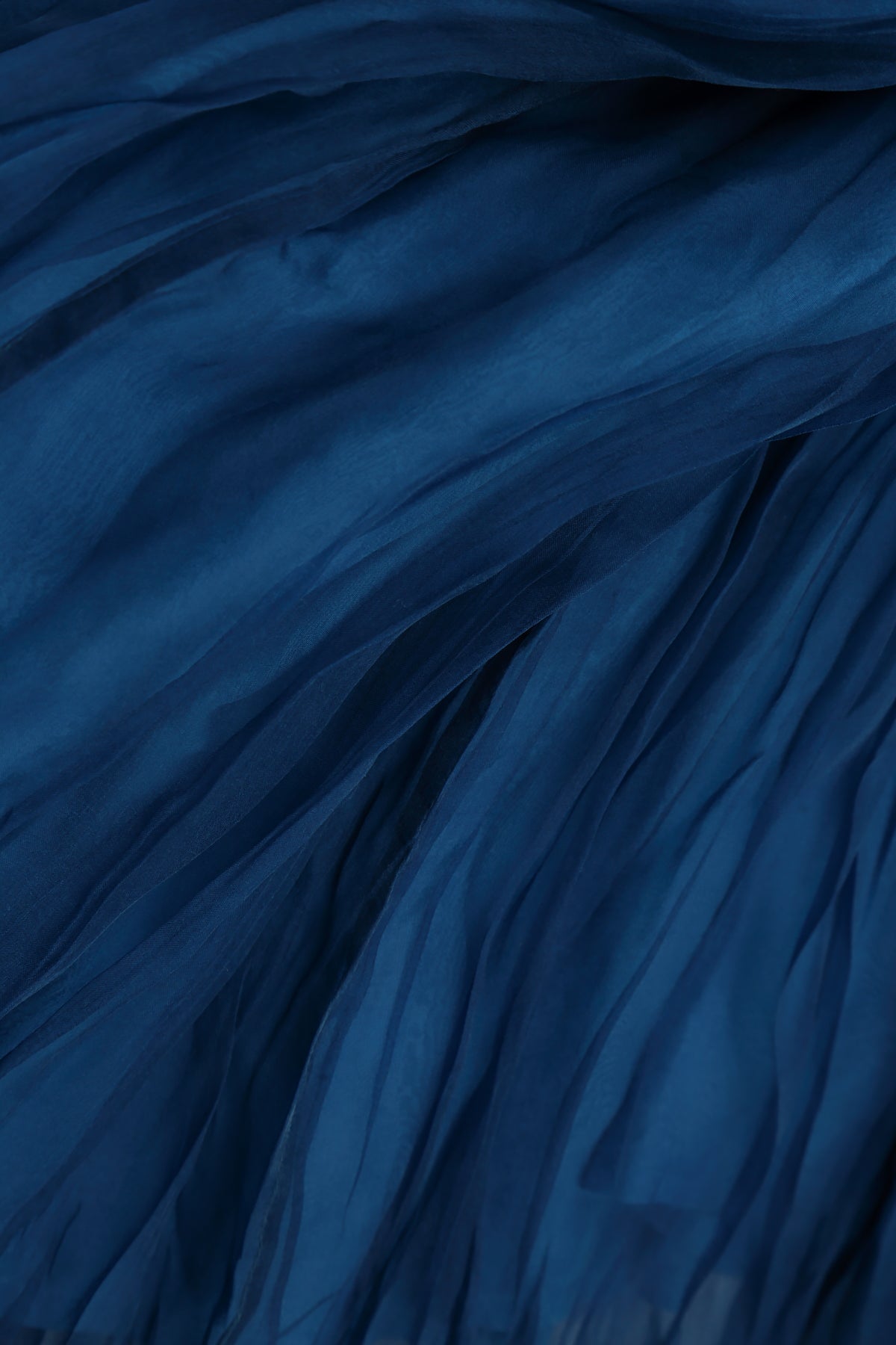 Écharpe en Soie chiffon bleu cobalt froissé
