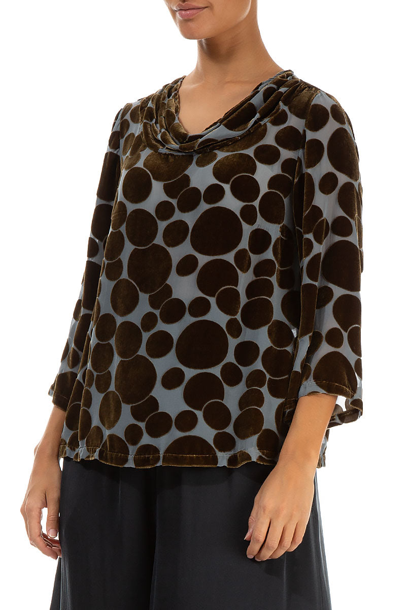 Chemisier en velours de soie à col bénitier et bulles dévorées sauge dorée