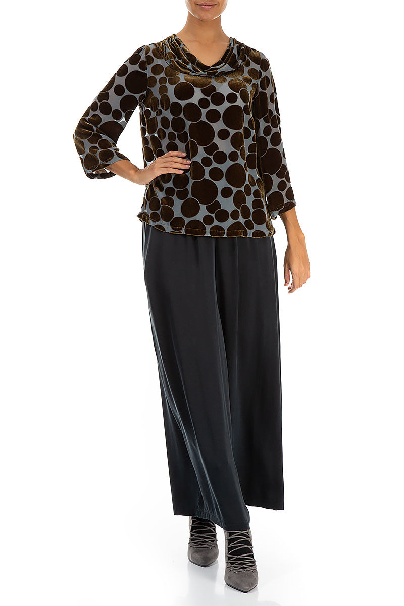 Chemisier en velours de soie à col bénitier et bulles dévorées sauge dorée