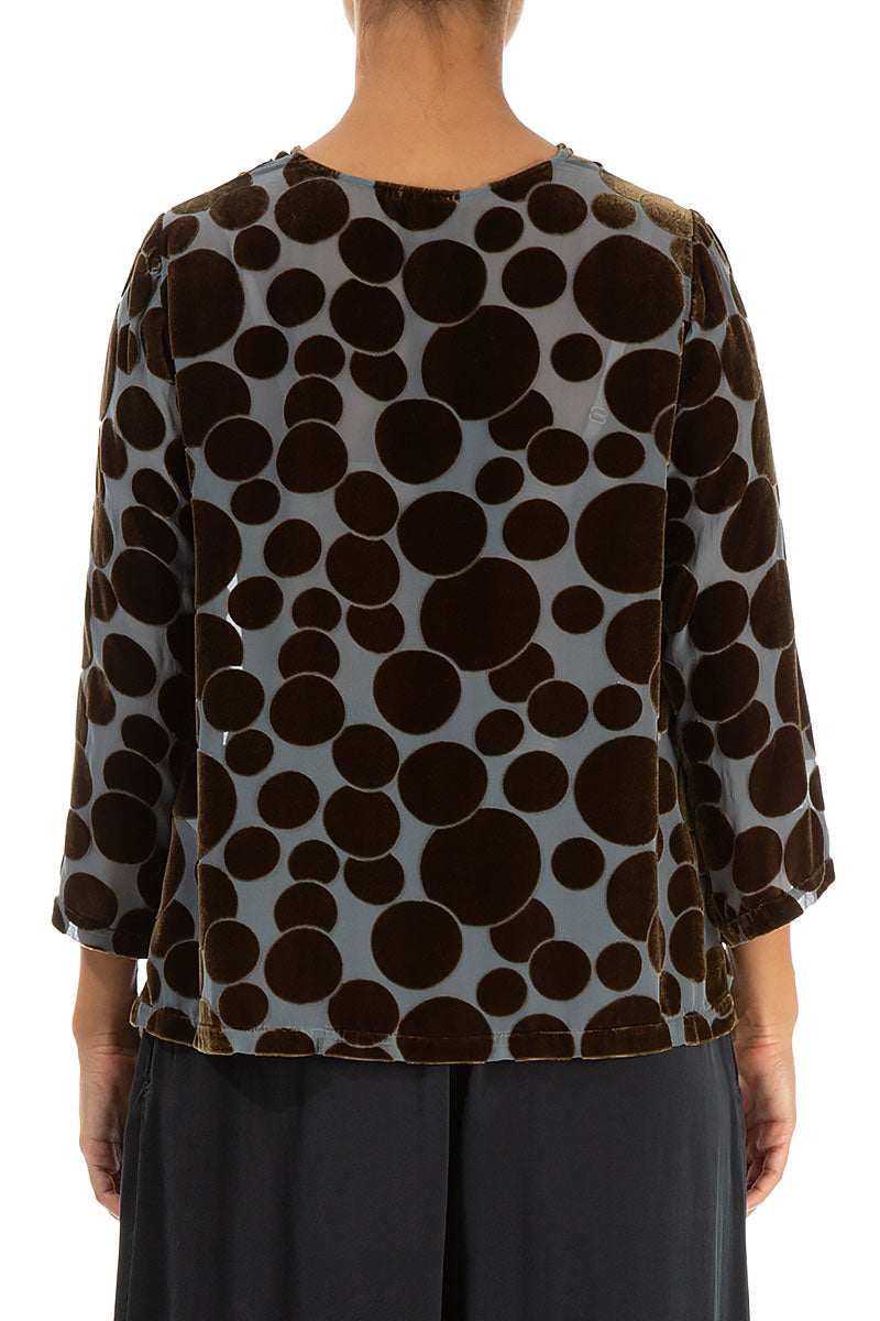 Chemisier en velours de soie à col bénitier et bulles dévorées sauge dorée