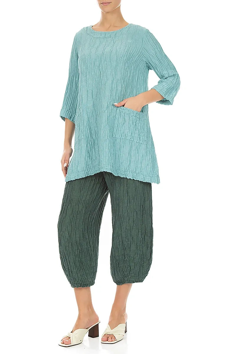 Pantalon en lin et soie froissée, coloris sauge, coupe courte et fuselée