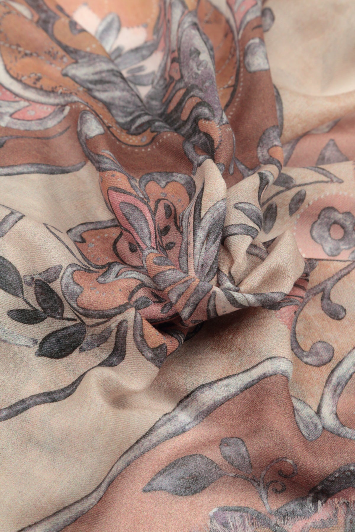 Écharpe en cachemire et soie Ethereal Garden