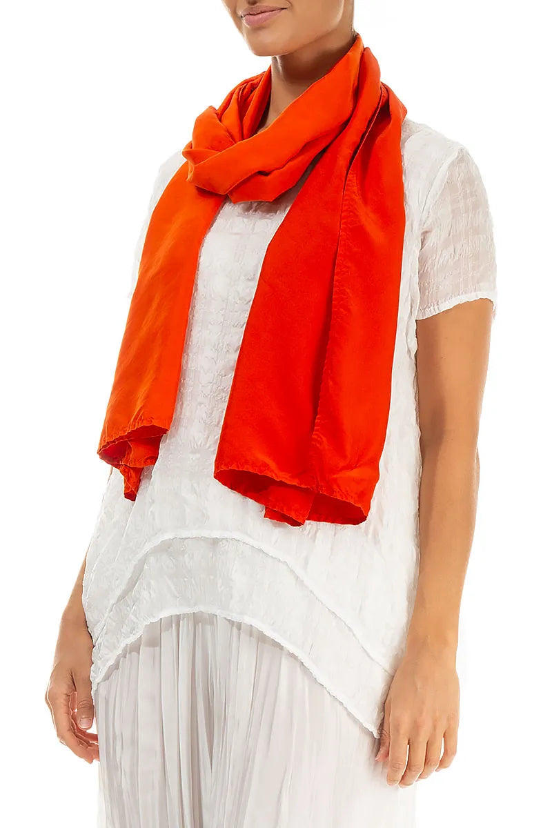 Flammenorangefarbener Schal aus reiner Seide