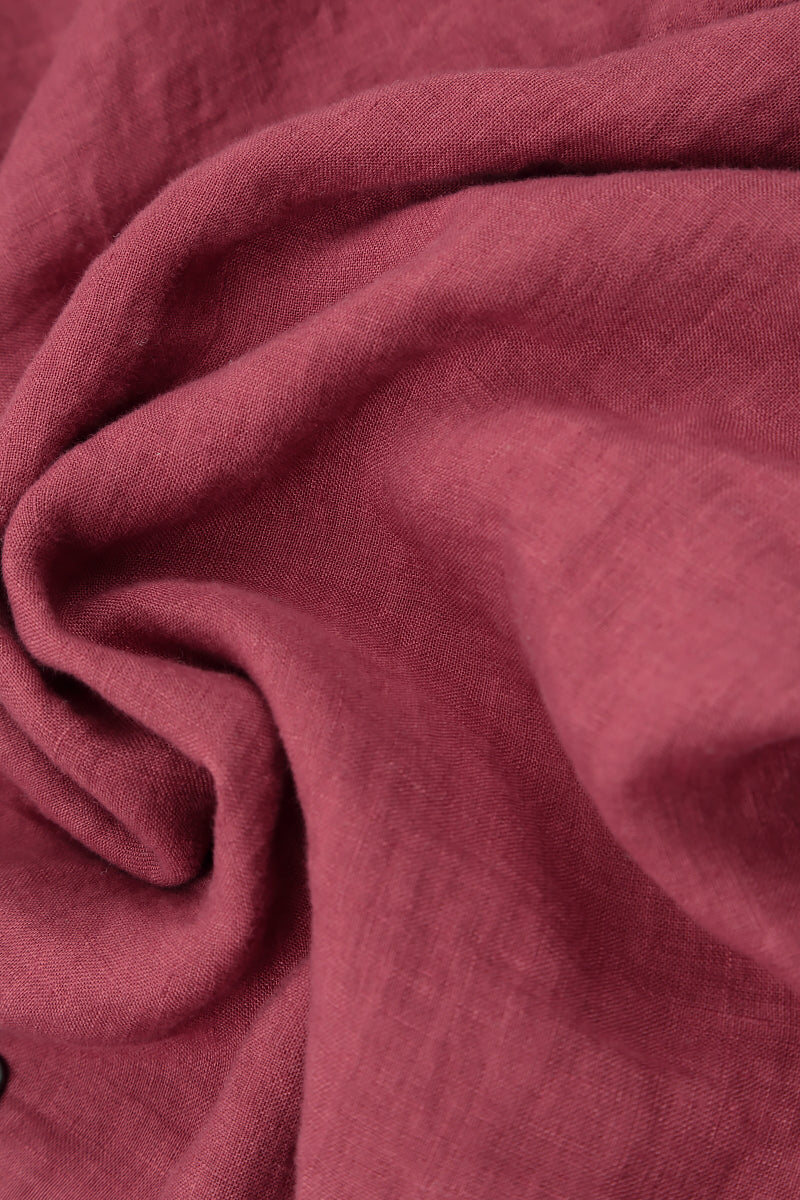 Ausgestellte antikrote Leinenbluse