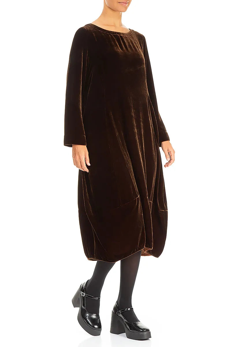 Robe en velours de soie cuivré vieilli à dos évasé