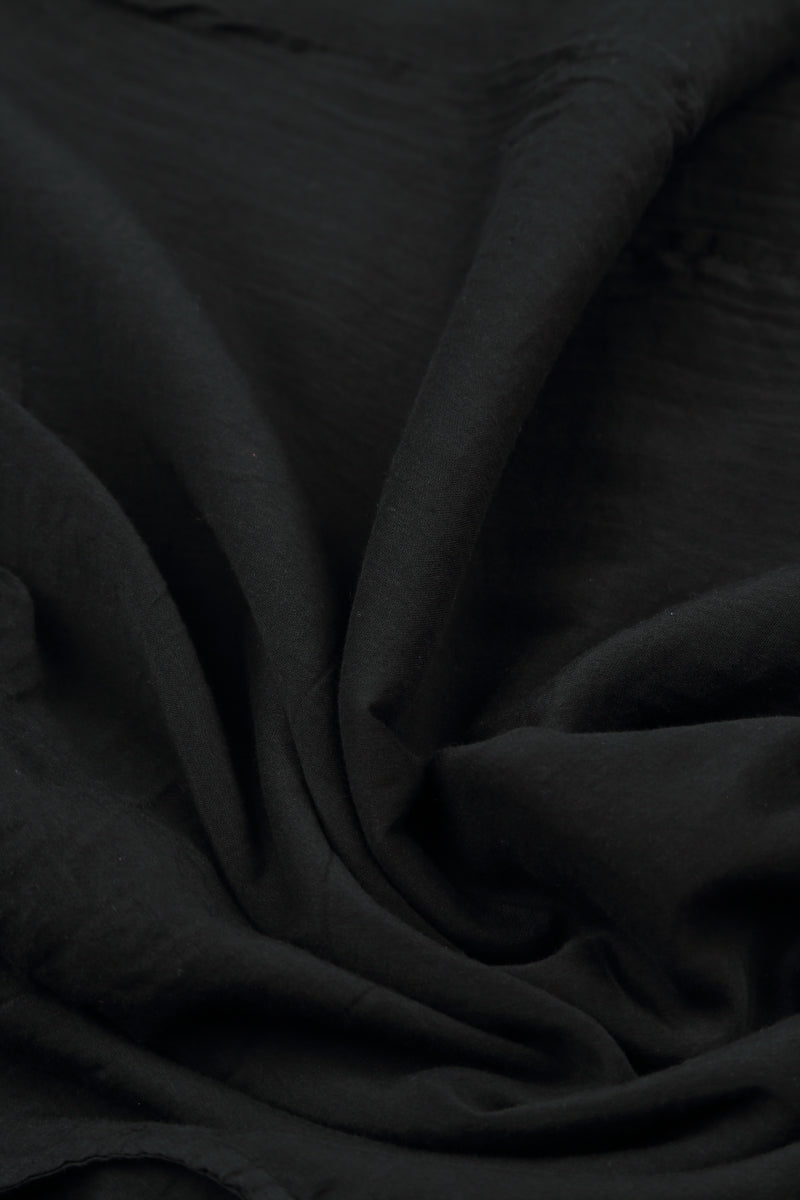 Geschichtetes schwarzes Seidenbaumwollhemd