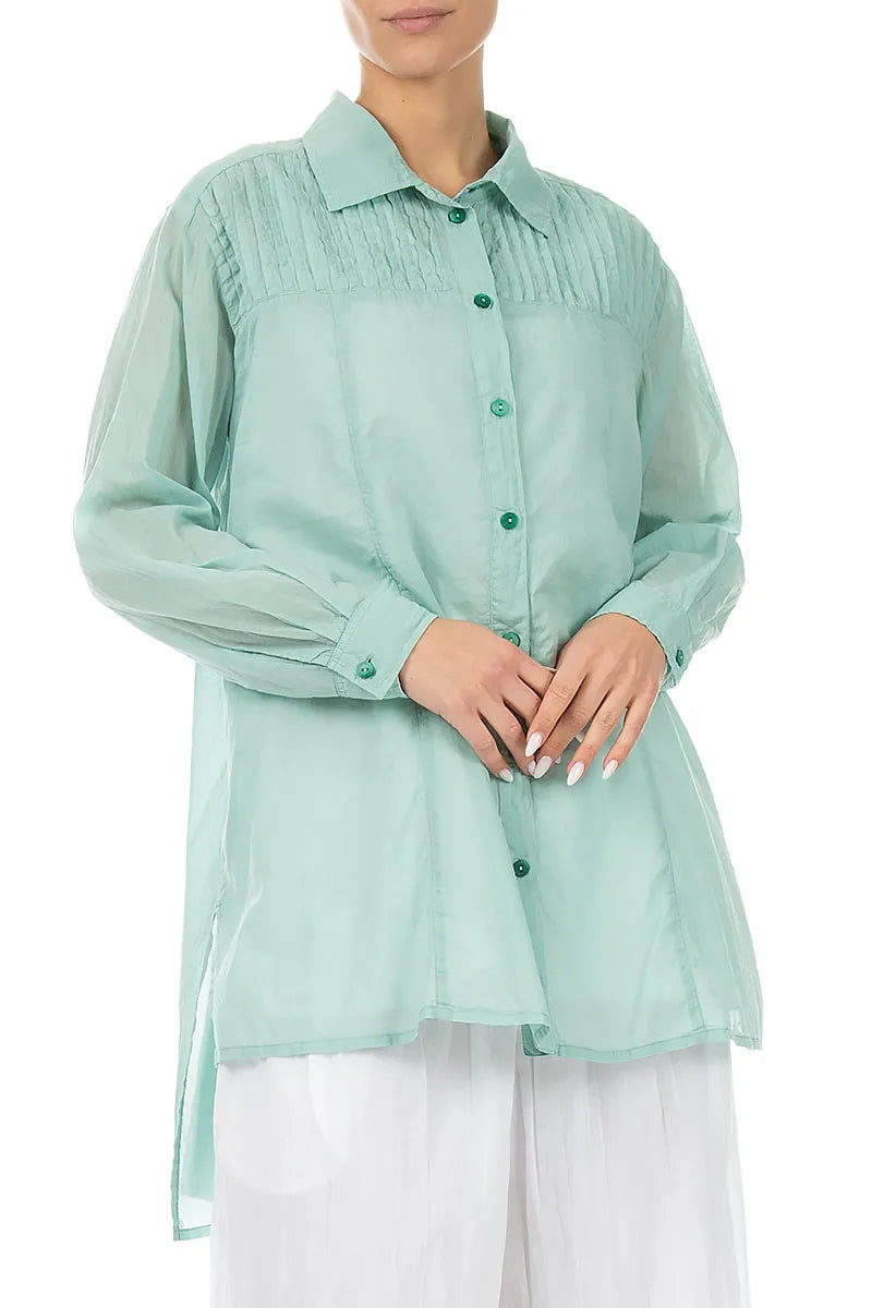 Längeres, mintfarbenes Baumwollhemd