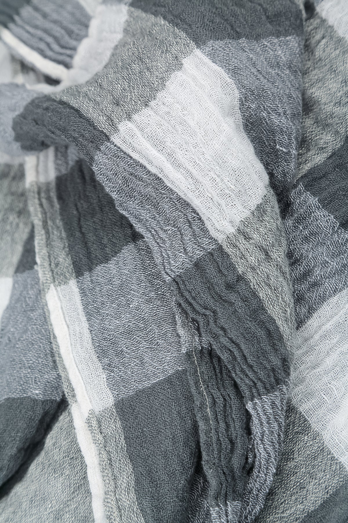 Chemise ample en gaze de lin blanche à grands carreaux