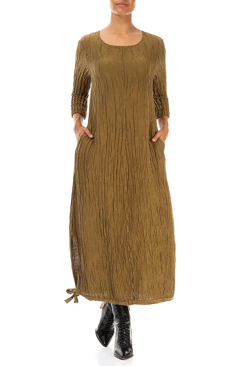 Maxi-Kleid aus knitterigem, gold-khakifarbenem Seidenleinen mit Ballonmuster