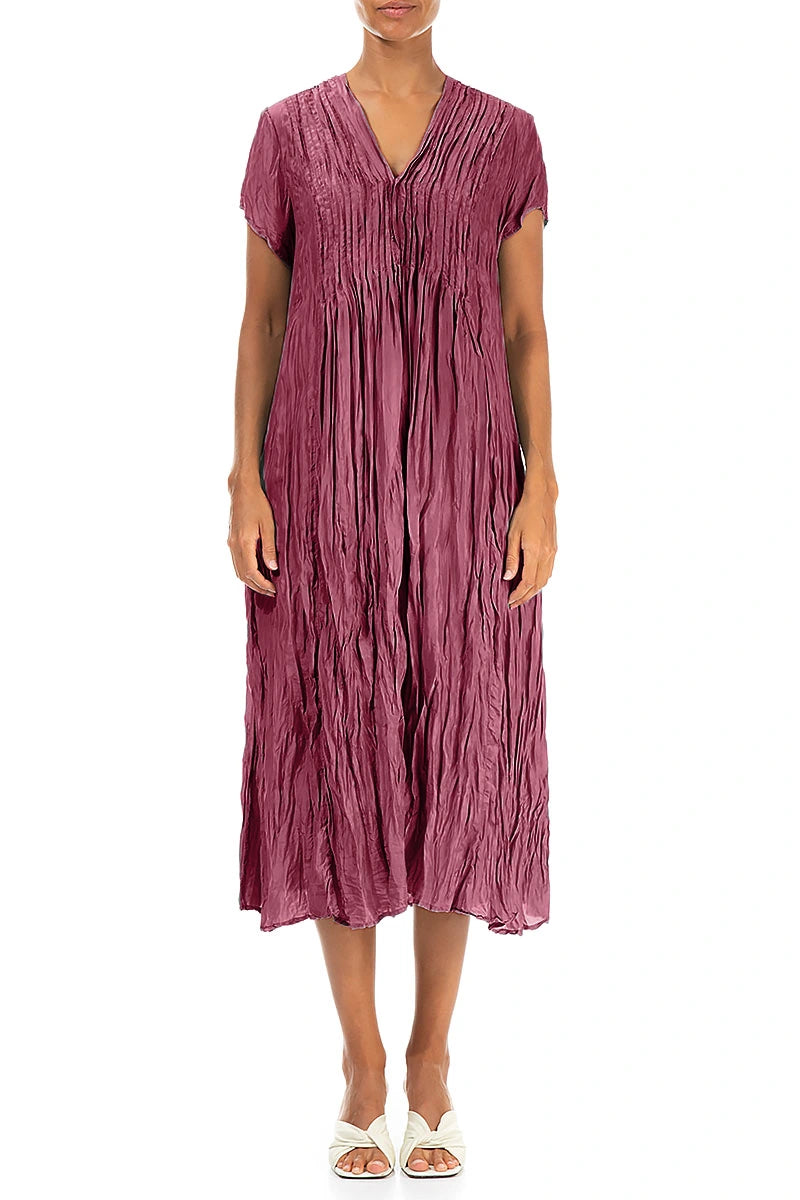 Romantisches Kleid aus reinseidenem Crêpe mit antiken Rubinen