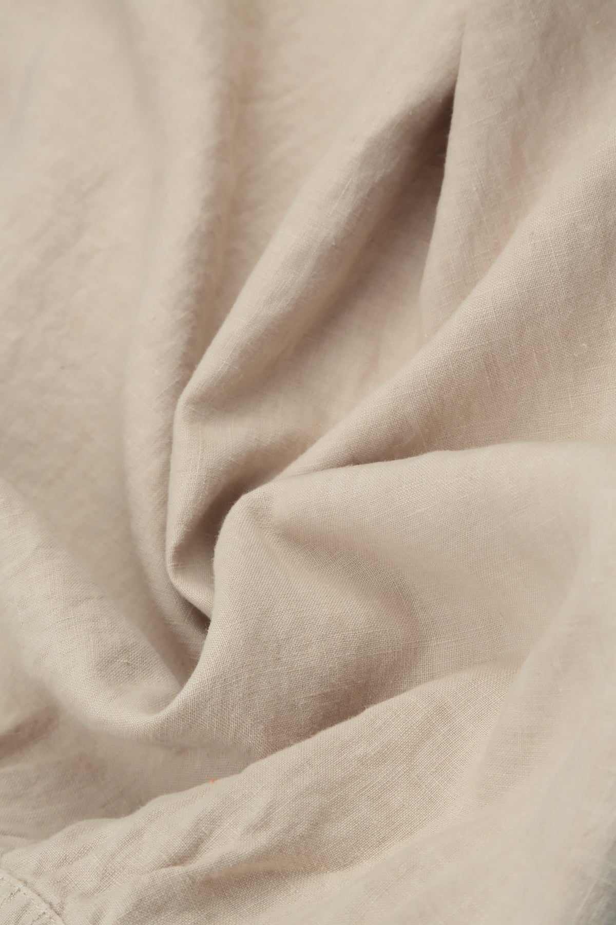 Romantisches beiges Leinen-Midikleid