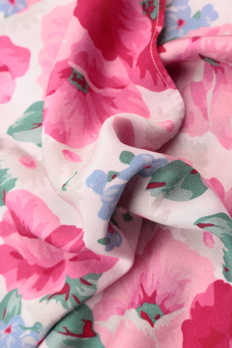 Robe en soie de bambou fleur de pivoine avec fronces romantiques sur le devant
