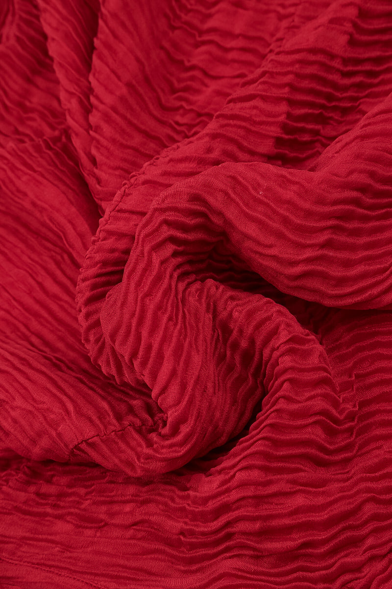 Robe caftan large en soie plissée rouge cerise