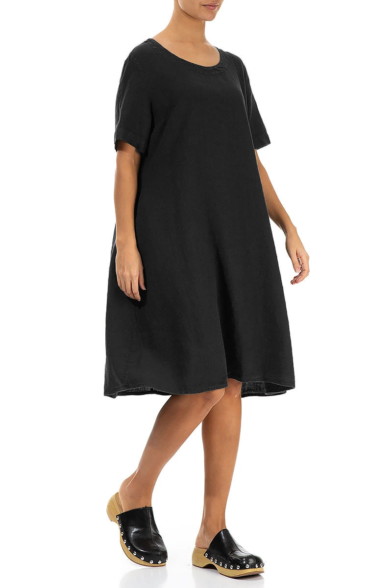 Robe en lin noir à manches courtes