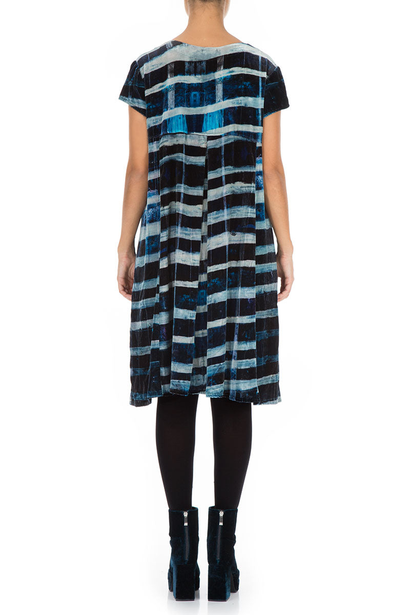 Robe courte en velours de soie extensible à rayures bleues