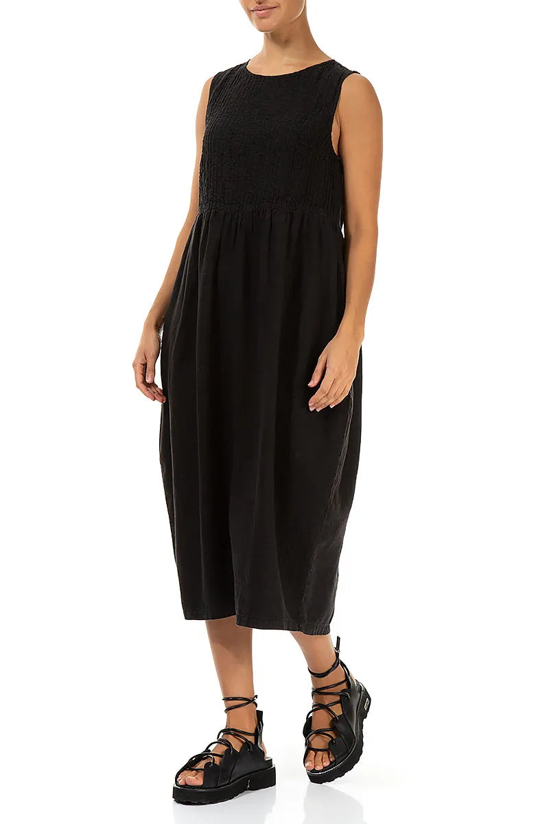 Robe sans manches en lin noir avec plis nervurés