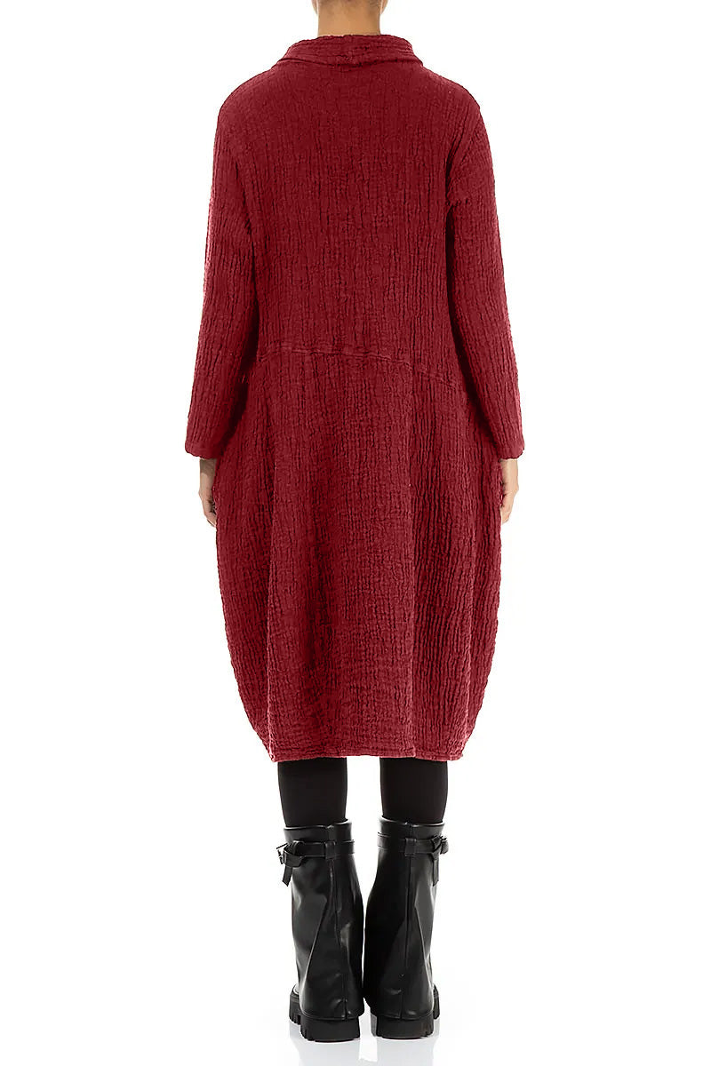 Robe en lin texturé rouge cerise à col châle souple