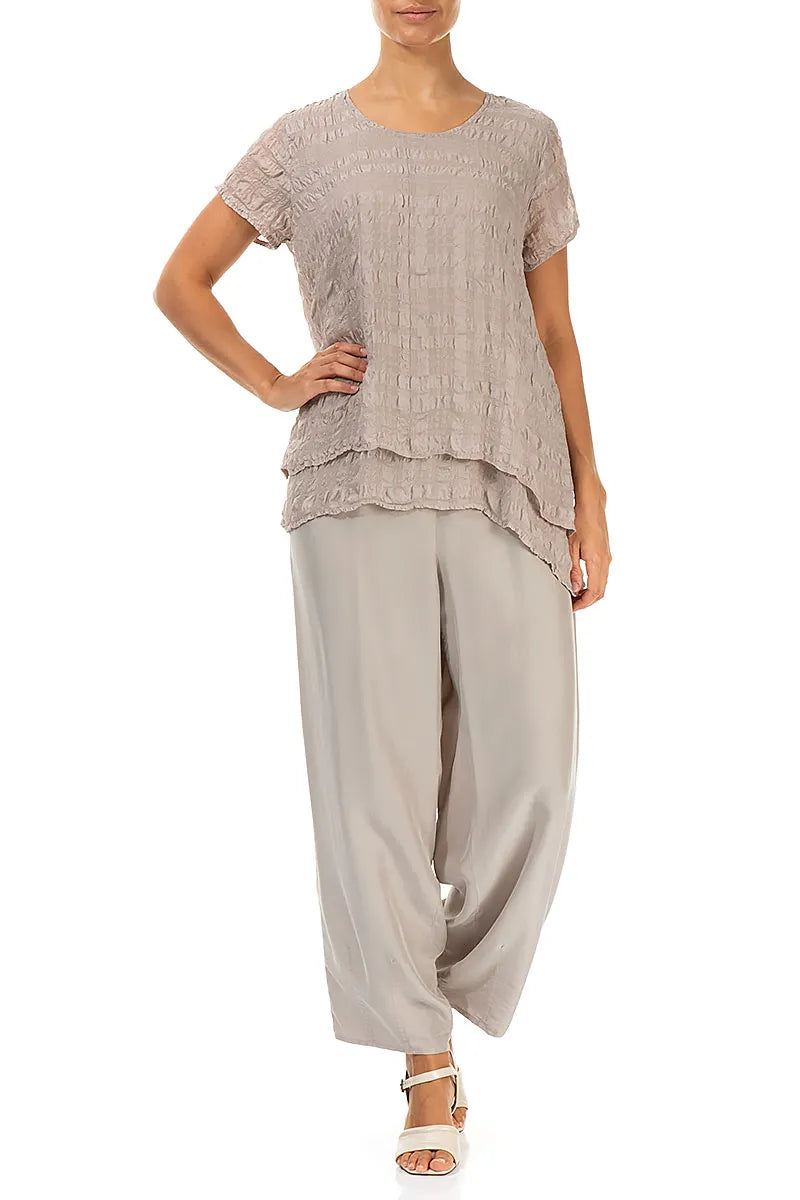 Pantalon fuselé beige en pure soie