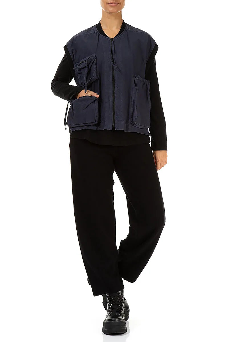 Drei-Taschen-Weste aus schieferblauem Baumwollgewebe