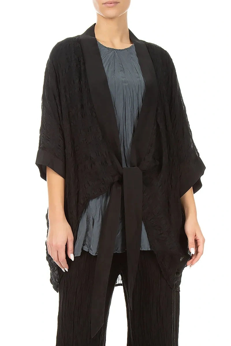 Veste en soie noire texturée à nouer
