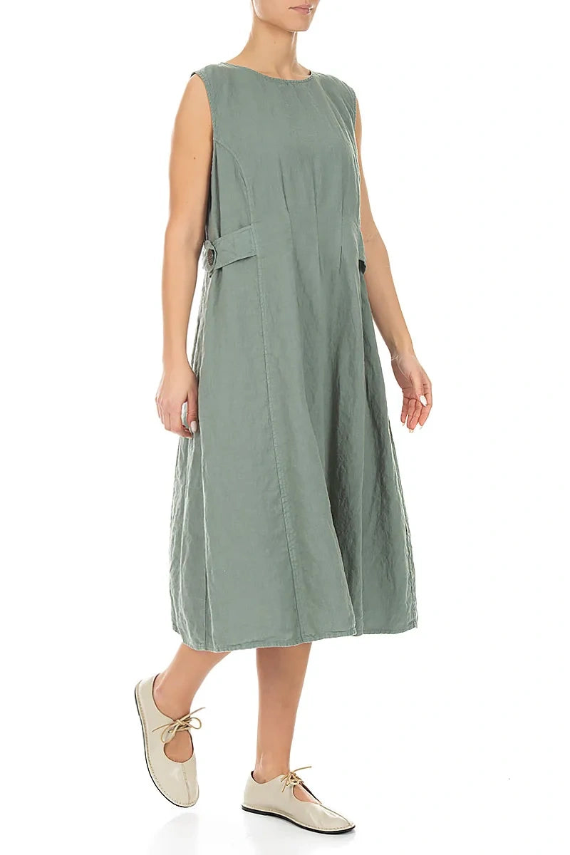 Robe sans manches en lin sauge avec détails à la taille