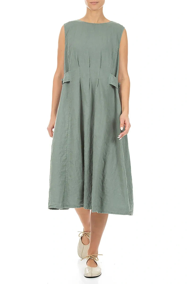 Robe sans manches en lin sauge avec détails à la taille