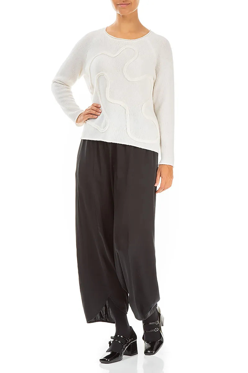 Weißer Wollpullover mit Wellennaht