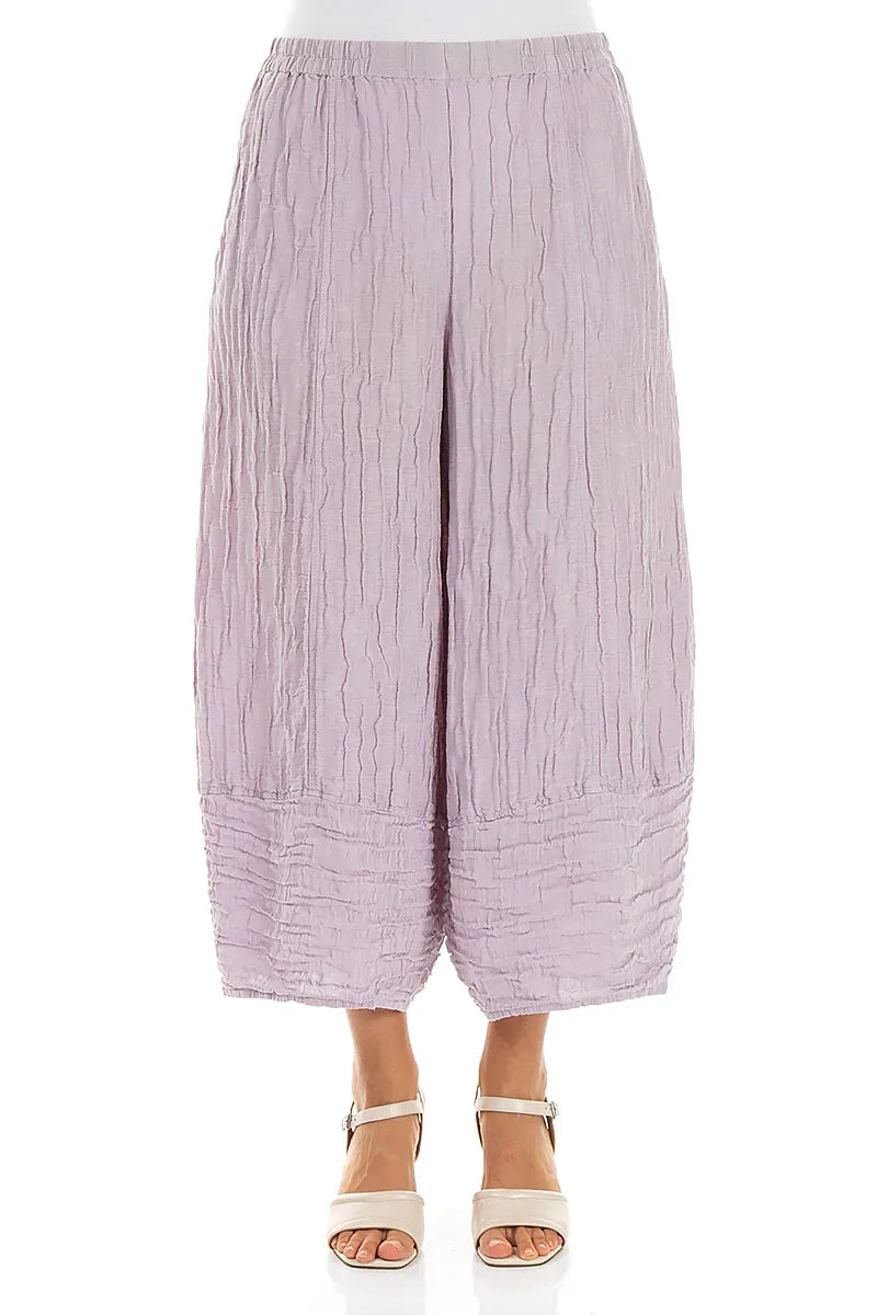 Pantalon large raccourci en soie et lin froissés lilas