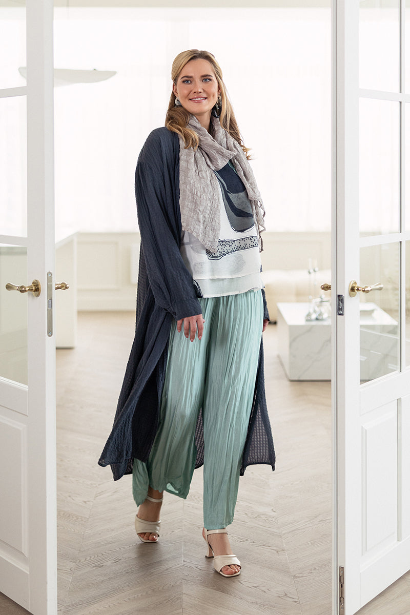 Pantalon ample et fluide en pure soie froissée couleur menthe