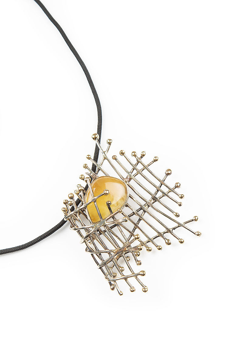 Amber Horizon Mesh Pendant Necklace 1