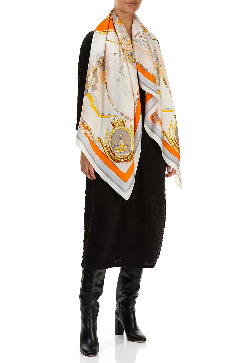 Seidenschal mit antikem Aufdruck in Beige-Orange-Tönen