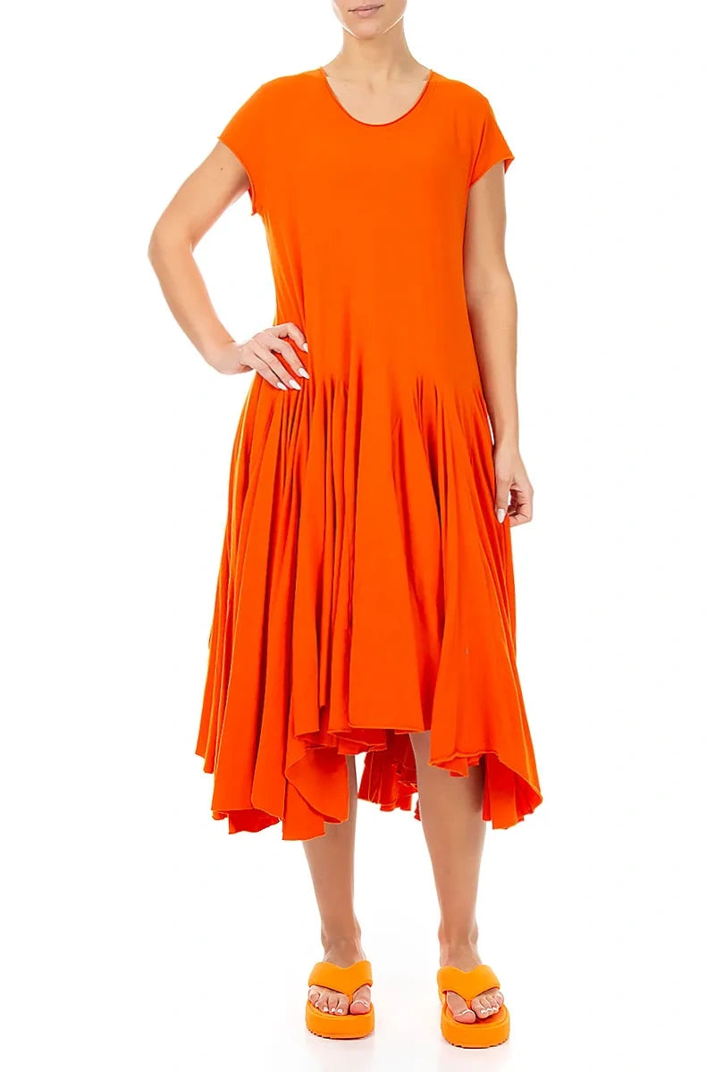 Asymmetrisches flammenorangefarbenes Baumwollkleid