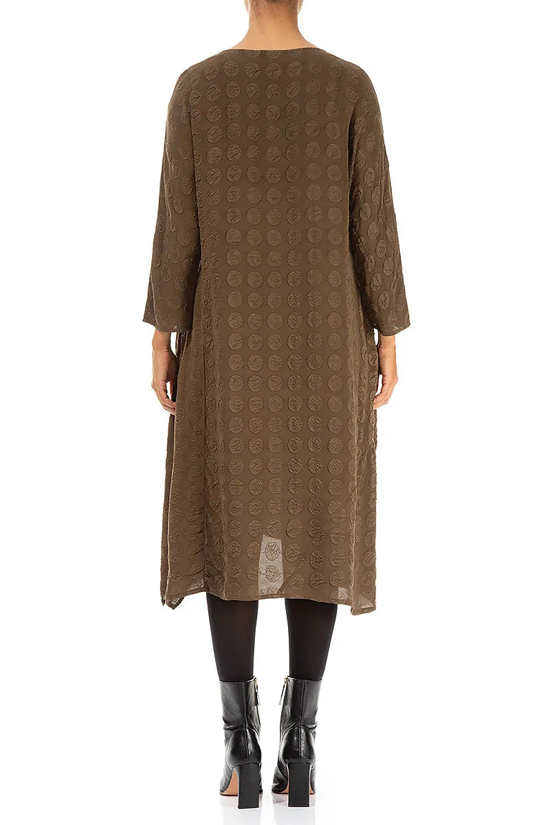 Asymmetrisches, blasenartiges braunes Seidenkleid