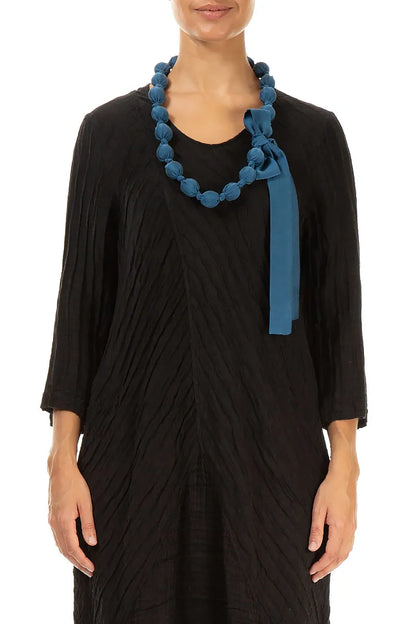 Azurblaue Halskette mit Seidenperlen