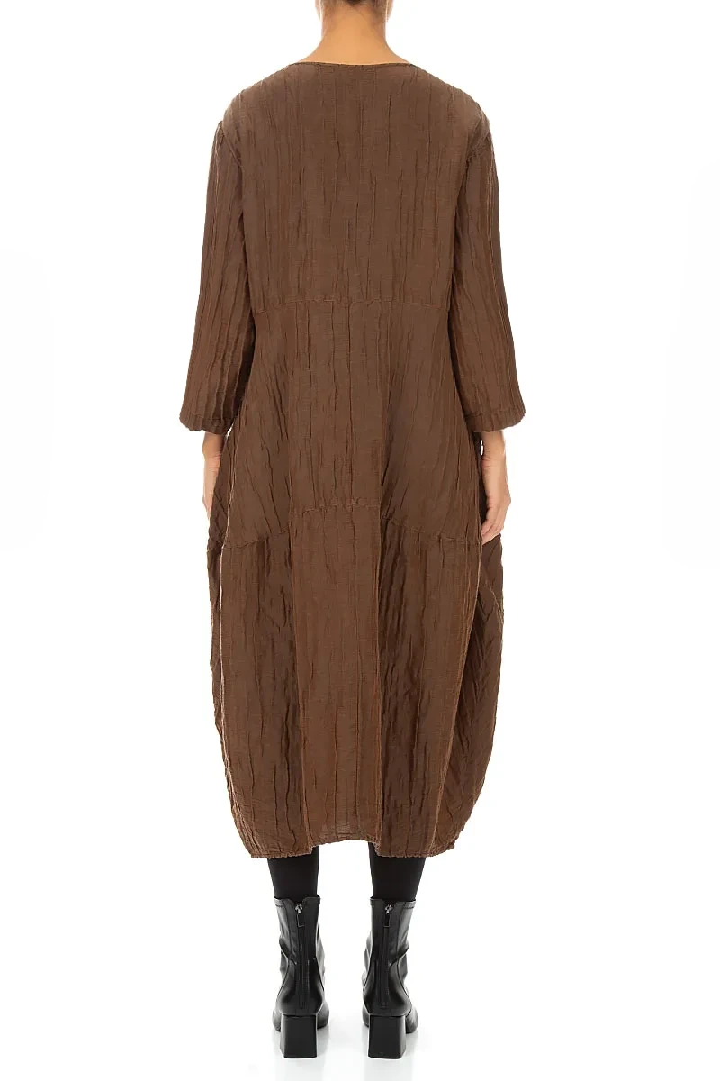 Kleid aus geknitterter, gealterter kupferfarbener Seide und Leinen mit Ballonmuster