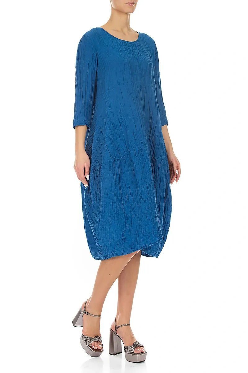 Robe en lin et soie bleu cobalt froissée à volants