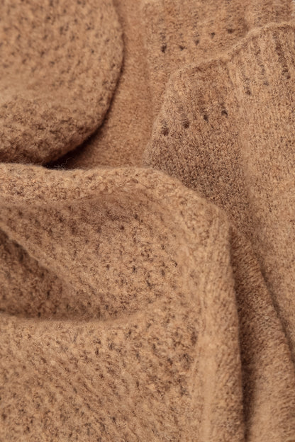 Kastanienbrauner Wollpullover mit kastigem Schnitt und Wasserfallausschnitt