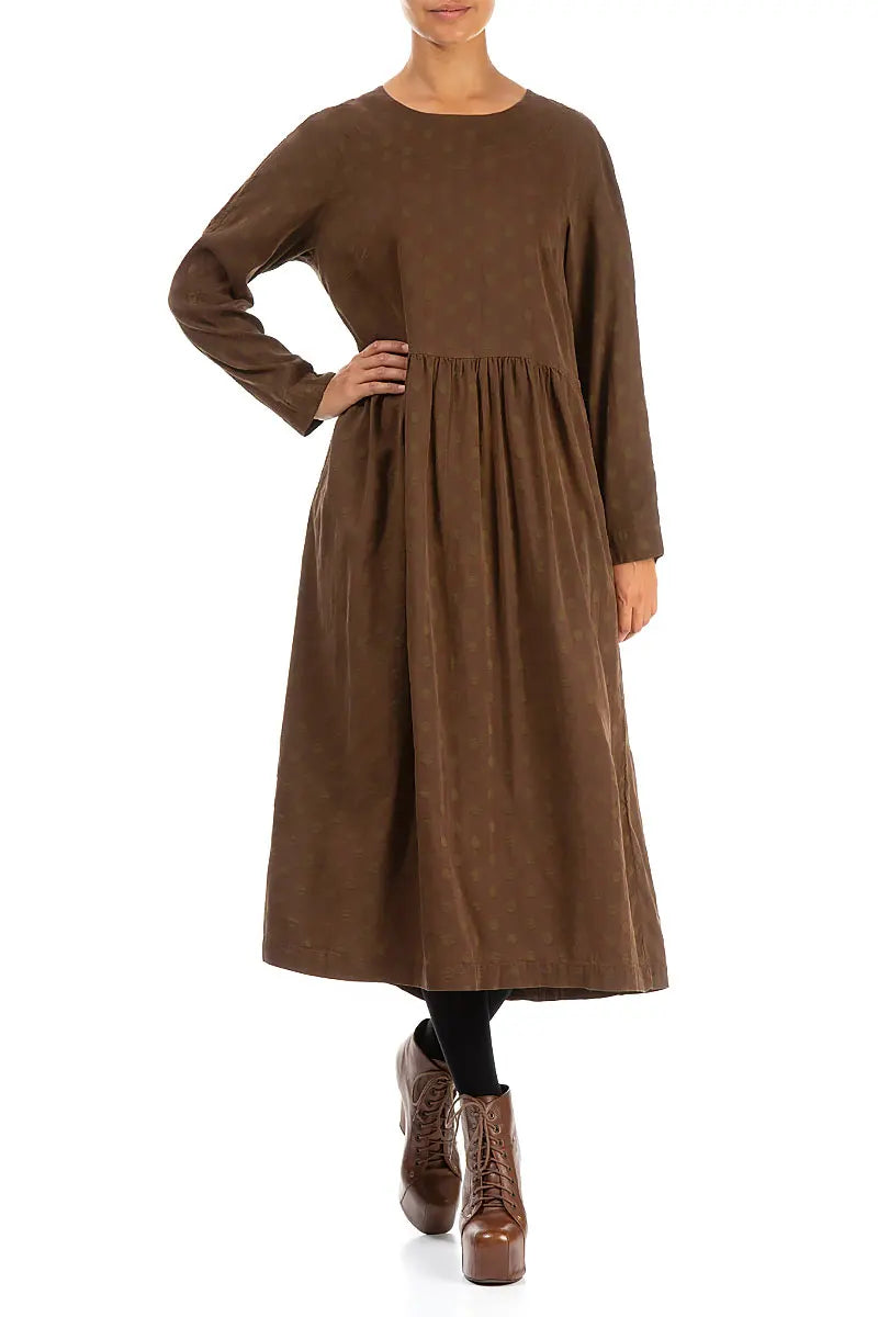 Robe boutonnée en soie cuivrée vieillie à pois dans le dos