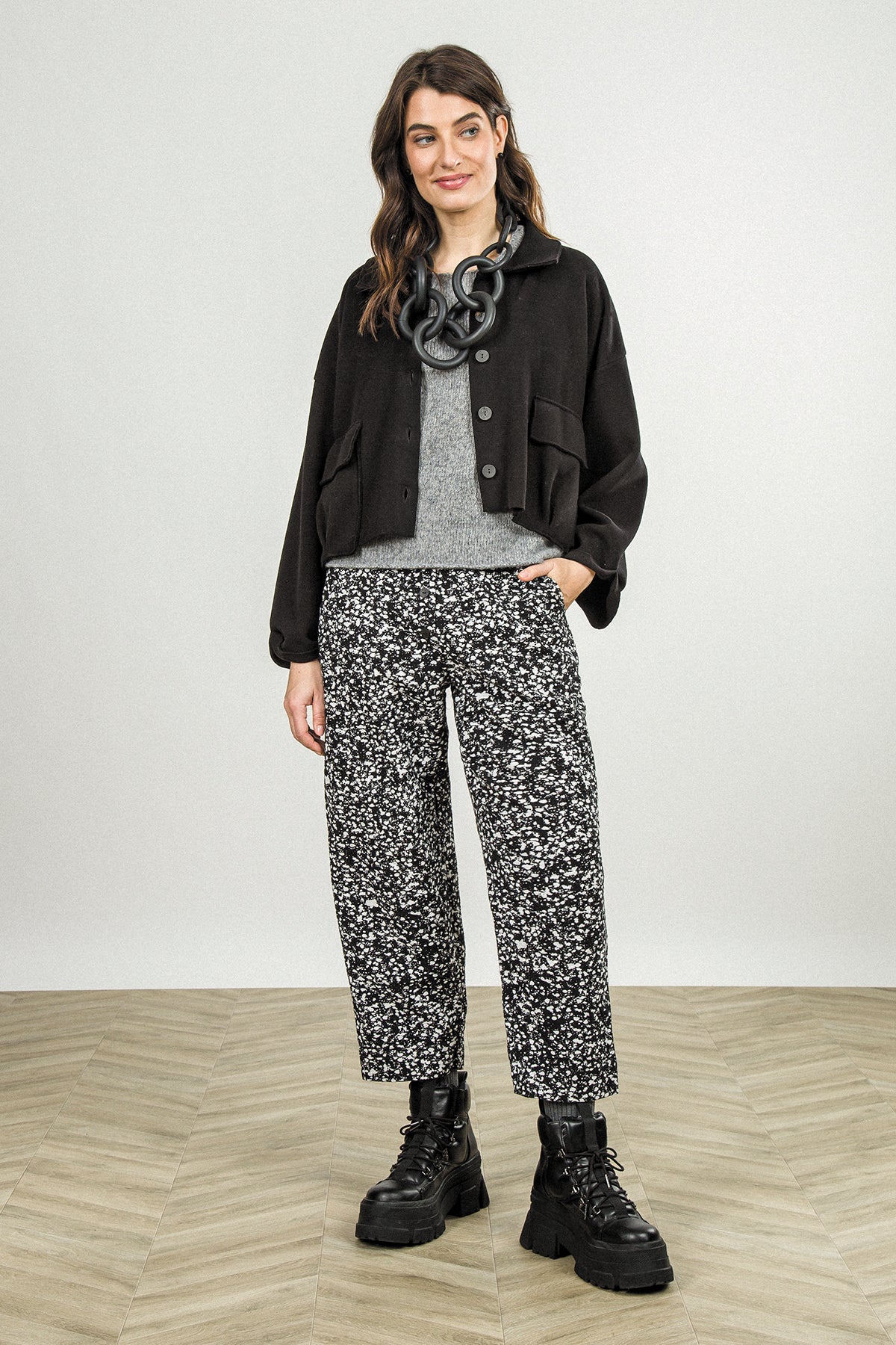 Pantalon boutonné en coton moucheté noir et blanc