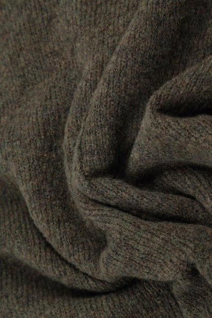 Beinstulpen aus khakifarbener Wolle im Zopfstrickmuster