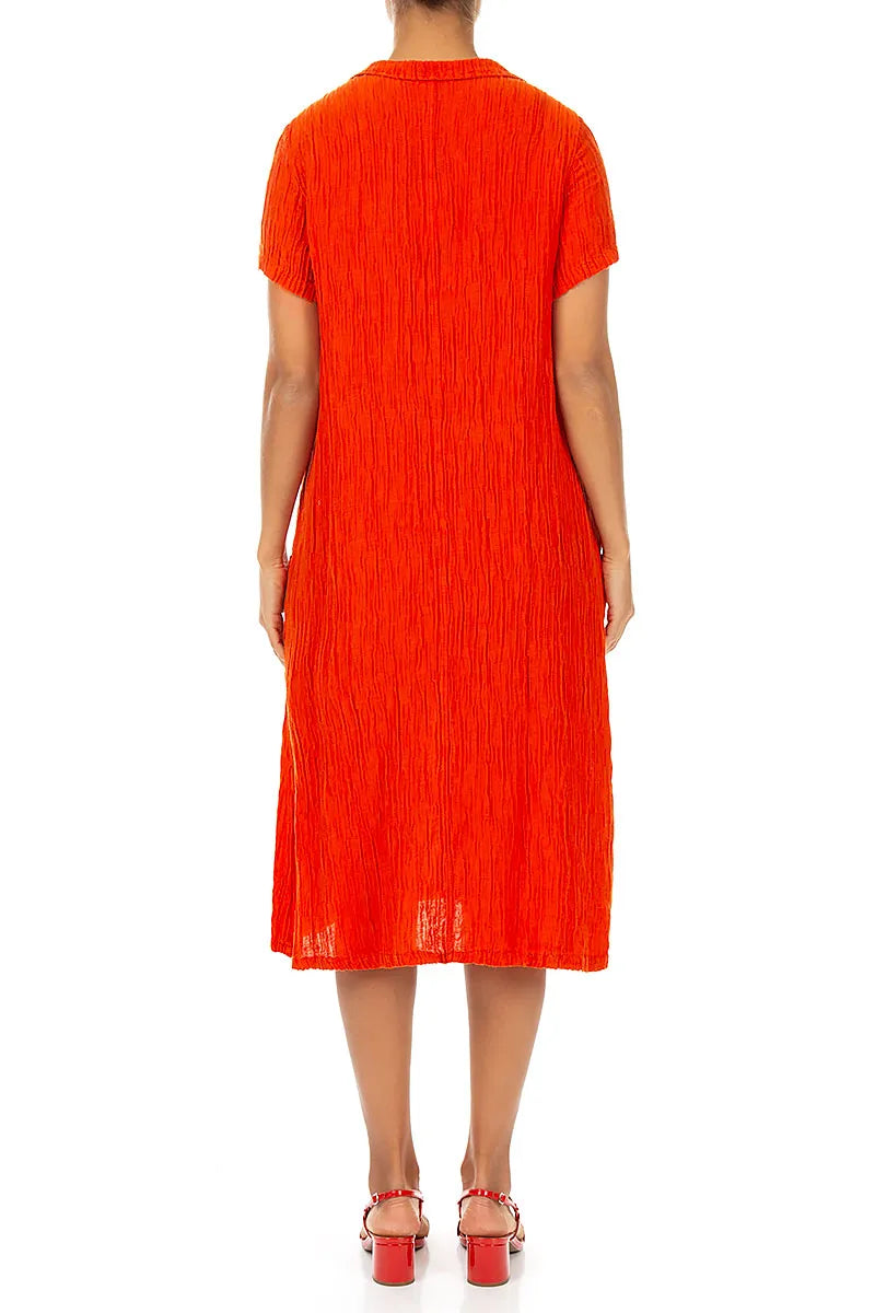 Robe en soie orange flamme froissée à col chemise