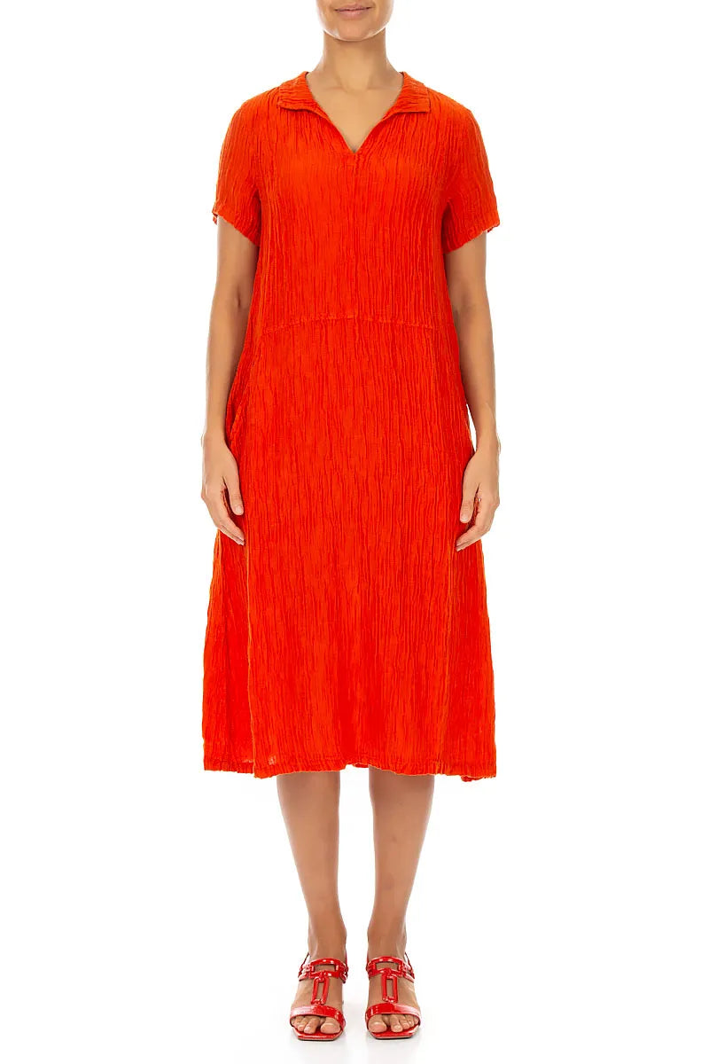 Robe en soie orange flamme froissée à col chemise
