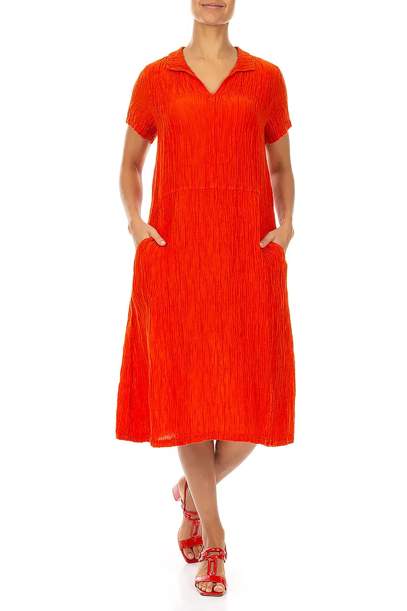 Robe en soie orange flamme froissée à col chemise