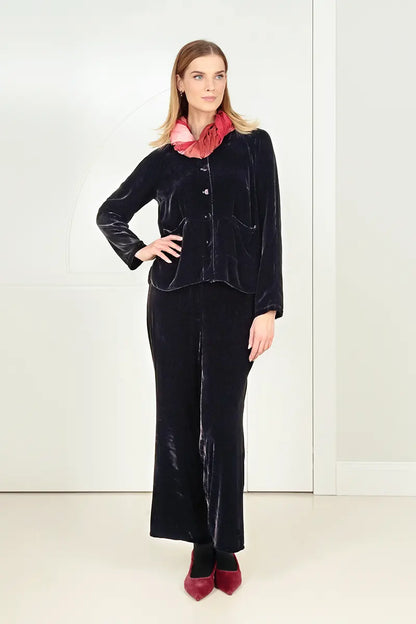 Veste en velours de soie bleu ardoise à boutons recouverts