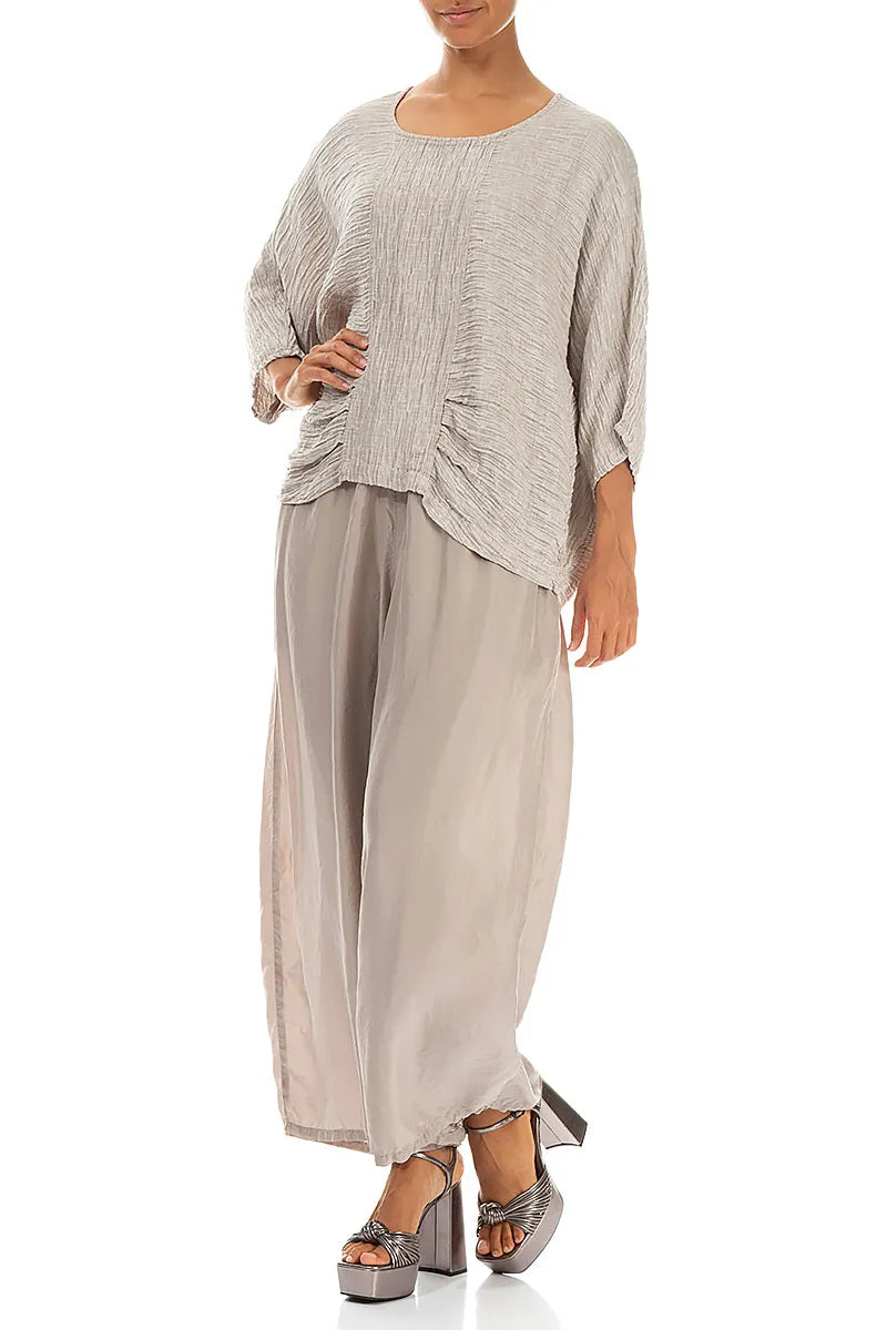 Chemisier en soie beige froissée à col bénitier