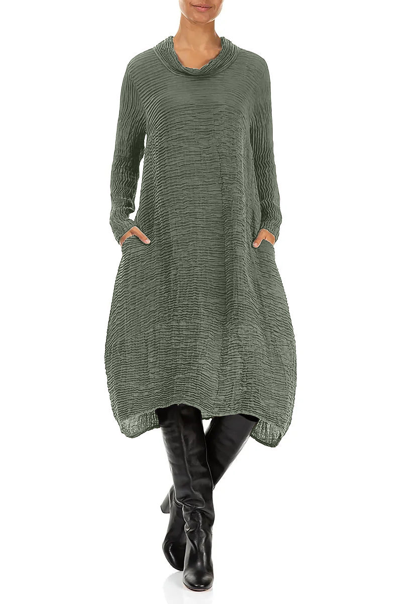 Robe en soie plissée sauge à col bénitier